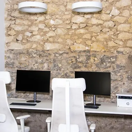 Marevita Hostel-quiet & Super Hygienic With Privacy Beds-ideal For Winter Hostel Αλικάντε