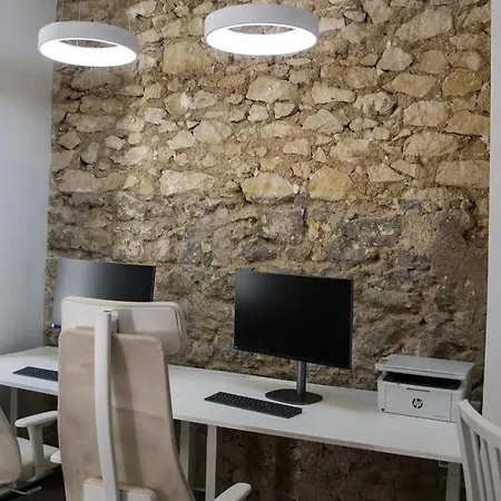 Marevita Hostel-quiet & Super Hygienic With Privacy Beds-ideal For Winter Hostel *