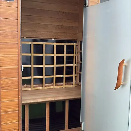 Marevita Hostel-quiet & Super Hygienic With Privacy Beds-ideal For Winter Hostel