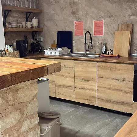 Marevita Hostel-quiet & Super Hygienic With Privacy Beds-ideal For Winter Hostel