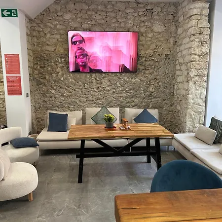 Marevita Hostel-quiet & Super Hygienic With Privacy Beds-ideal For Winter *