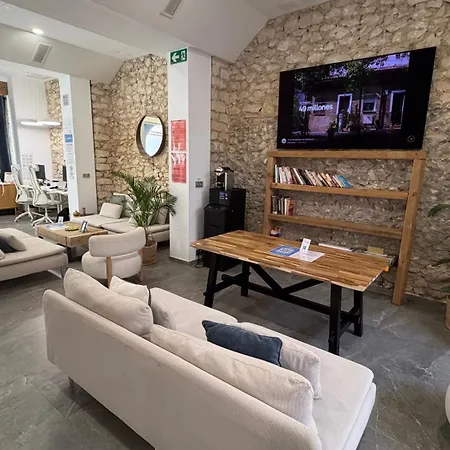 Marevita Hostel-quiet & Super Hygienic With Privacy Beds-ideal For Winter