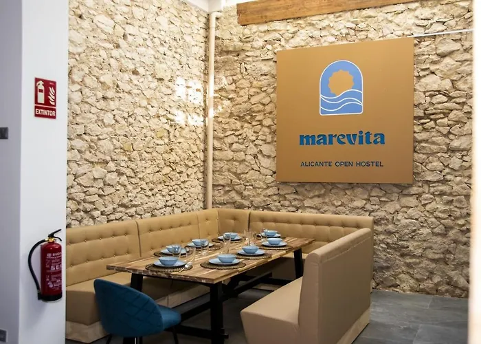 Marevita Hostel-quiet & Super Hygienic With Privacy Beds-ideal For Winter Vandrarhem *