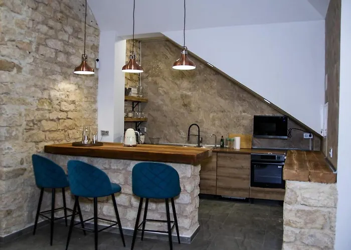 Marevita Hostel-quiet & Super Hygienic With Privacy Beds-ideal For Winter Vandrarhem