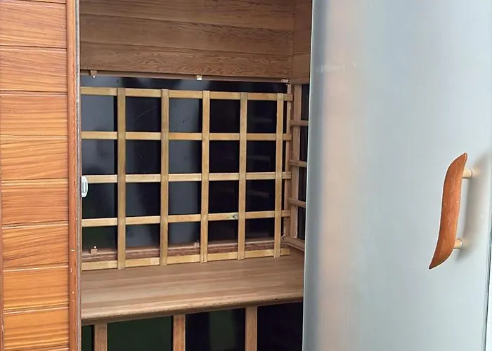 Marevita Hostel-quiet & Super Hygienic With Privacy Beds-ideal For Winter Vandrarhem