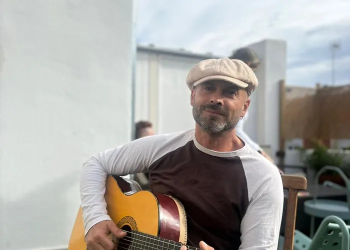 Marevita Hostel-quiet & Super Hygienic With Privacy Beds-ideal For Winter Alicante