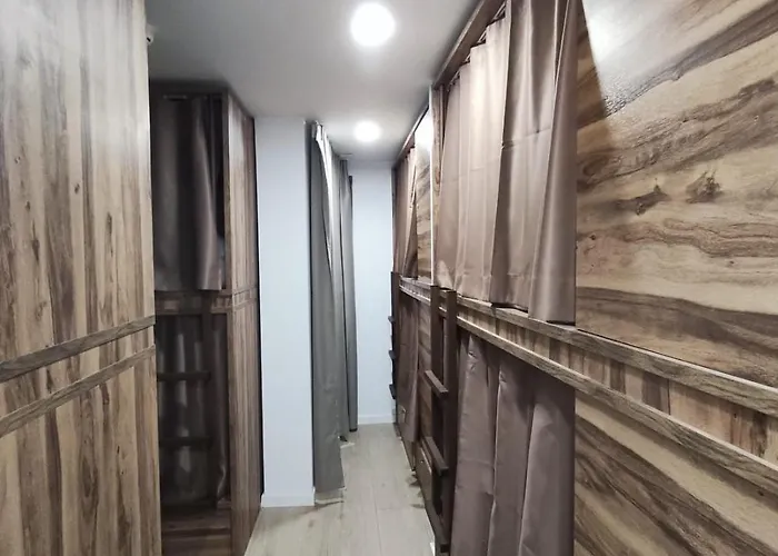 Marevita Hostel-quiet & Super Hygienic With Privacy Beds-ideal For Winter Vandrarhem