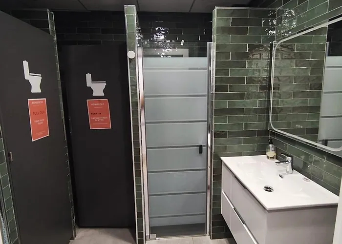 Marevita Hostel-quiet & Super Hygienic With Privacy Beds-ideal For Winter Vandrarhem *